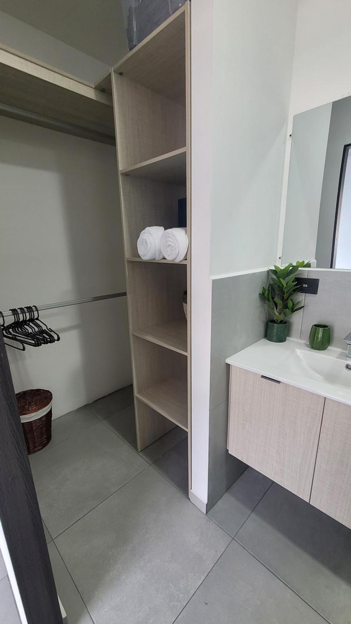 Emerald In Park Tower 3 Bdr And 3 Btr Apartment *