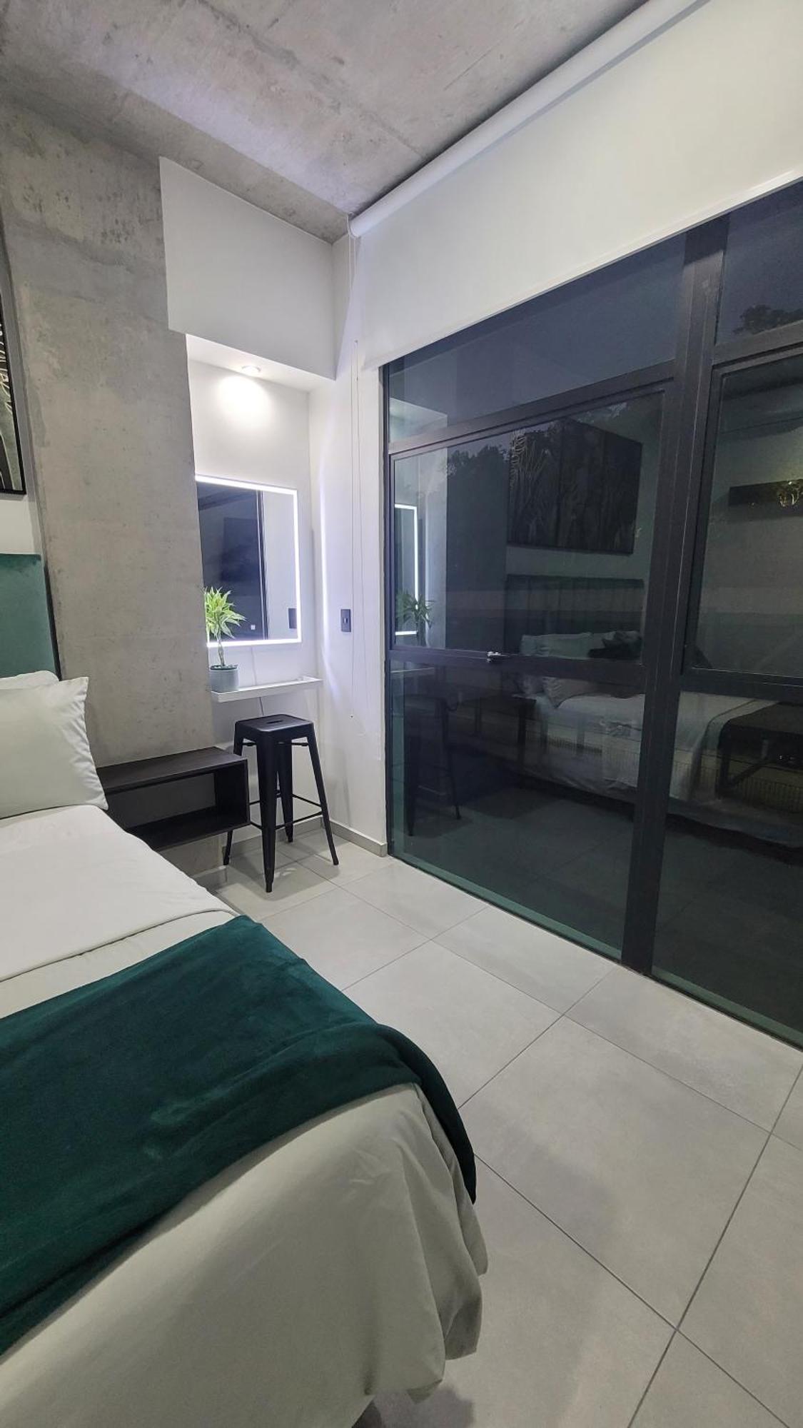 Apartment Emerald In Park Tower 3 Bdr And 3 Btr *