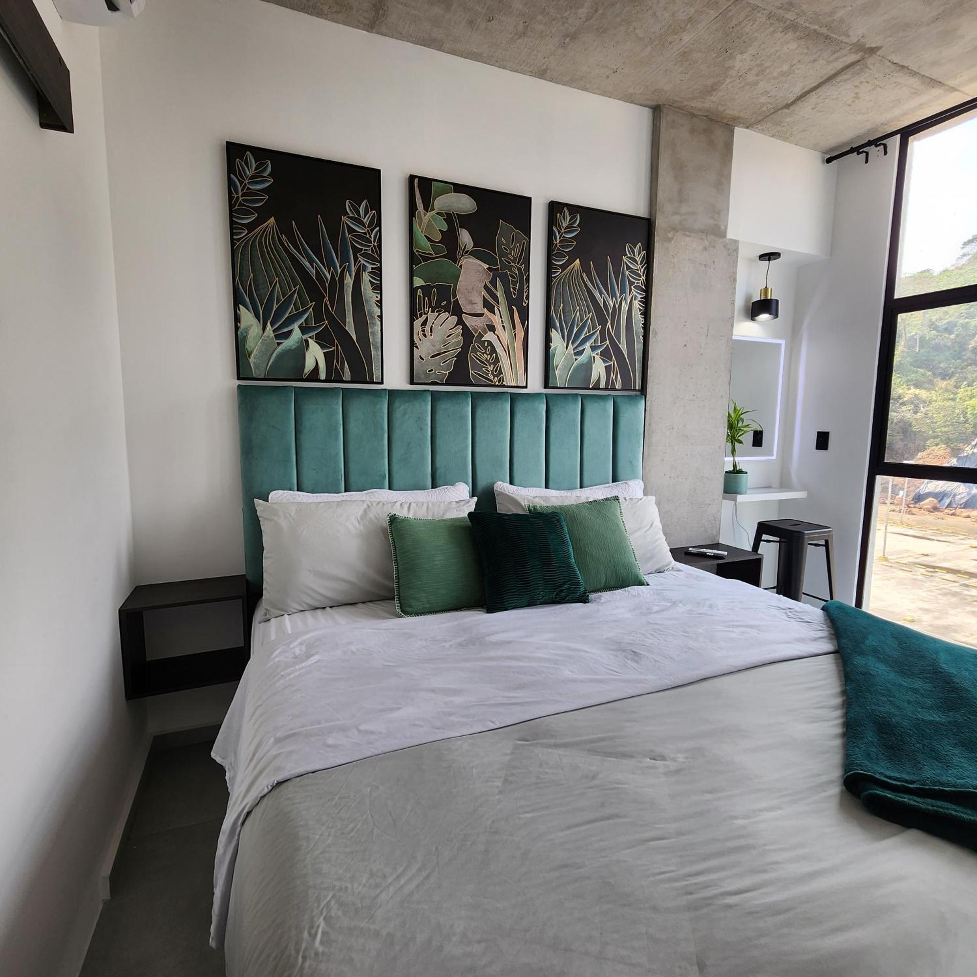 Emerald In Park Tower 3 Bdr And 3 Btr Apartment